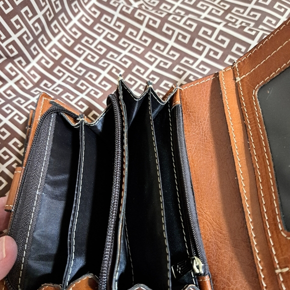 Beautiful Patricia Floral Wallet with Gold Accents - Picture 4 of 6